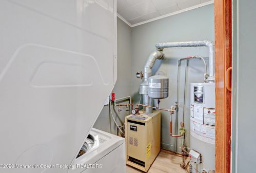 127 Cedar Ave, Middletown NJ  07748-5503 exterior