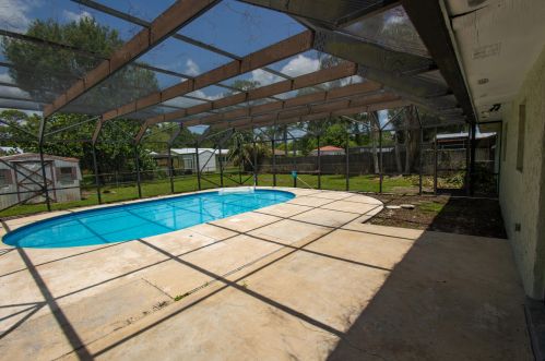 3441 Southern Pne Dr, Fort Pierce FL 34982-6542 exterior