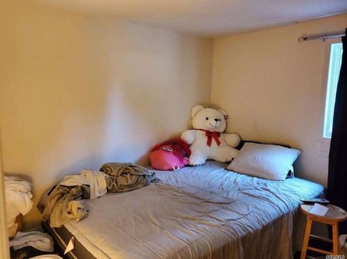 31 8 Ave, Huntington Station NY 11746-2210 exterior