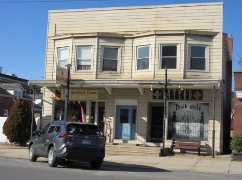 415 Delaware Ave, Palmerton, PA 18071-1909