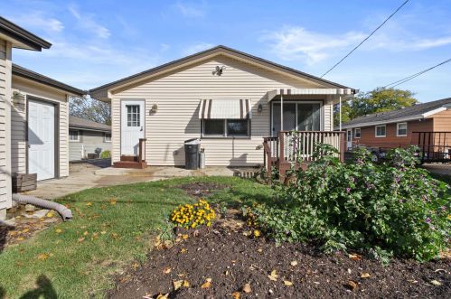 5515 Honey Crk Dr, Milwaukee WI 53221-4012 exterior