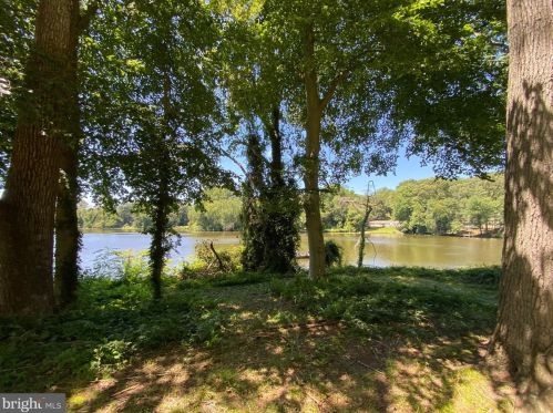 213 Shore Dr, Dover DE  19901-5740 exterior