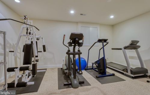 43527 Butler Pl, Leesburg VA 20176-7428 exterior