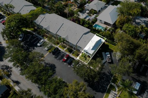 826 Kokomo Key Ln, Delray Beach FL  33483-6027 exterior
