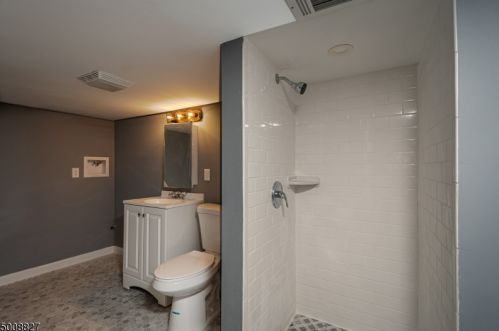 9 Pomander Walk, Nutley NJ  07110-2421 exterior