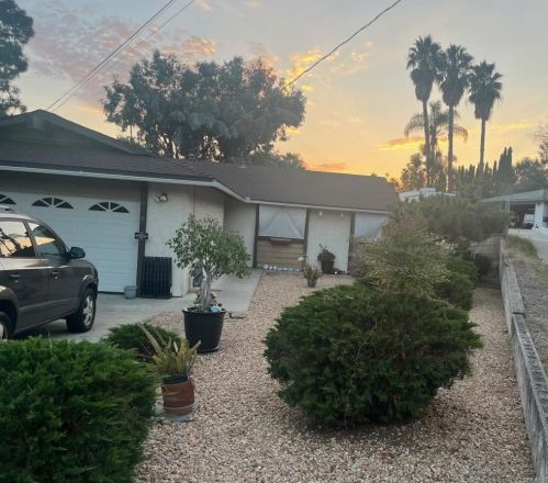1010 Parker Pl, Vista, CA 92084-5642