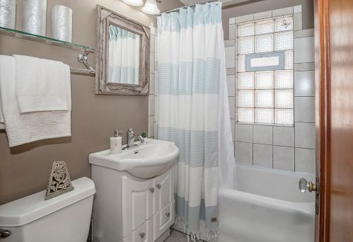 2060 97, Milwaukee WI 53227-1434 exterior