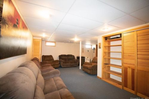 34 Lester St, United States Coast Guard Ac CT  06320-4327 exterior