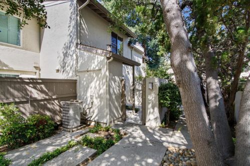 19111 Vineyard Ln, Saratoga, CA 95070-4520