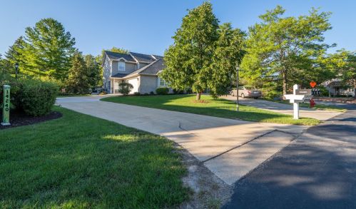 14220 Lenox Dr, Waukesha, WI 53151-3853