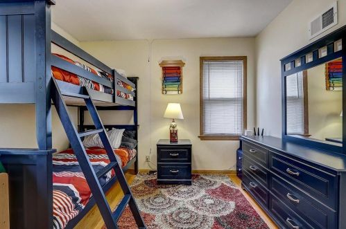 523 112, Milwaukee WI 53226-4132 exterior