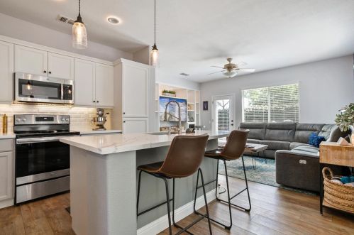 242 Meandering Ln, Turlock CA  95382-7354 exterior