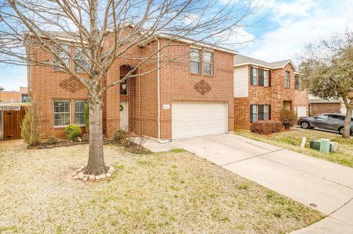 8045 Plateau Dr, Fort Worth, TX 76120-5642