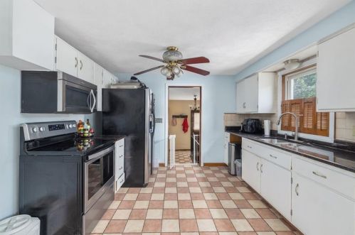 70 Massachusetts Ave, Cumberland RI  02864-5729 exterior