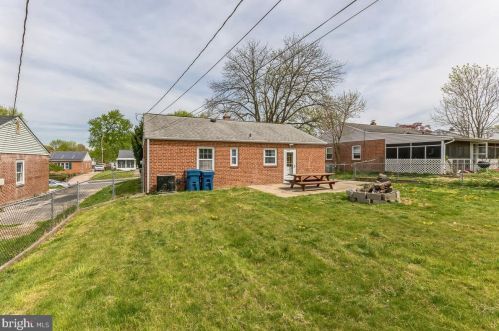 239 Sykes Rd, New Castle DE  19720-1813 exterior