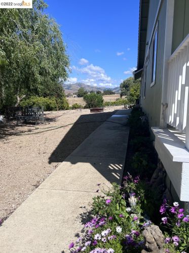 233 Menzel Rd, Hollister CA  95023-9745 exterior