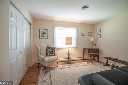 932 Queens Dr, Yardley PA  19067-4528 exterior