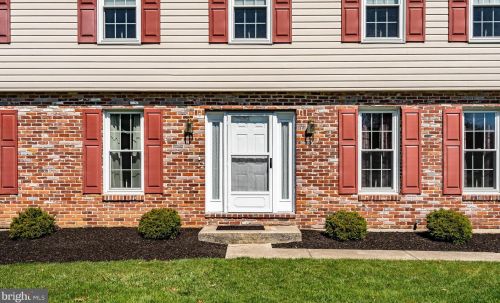 2 Elston Dr, Downingtown, PA 19335-1248