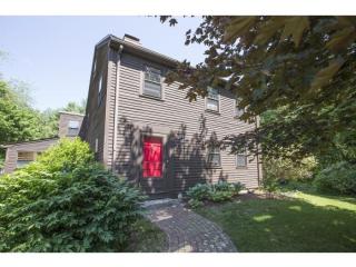 60 Whittier St, Newton, NH 03858-3526