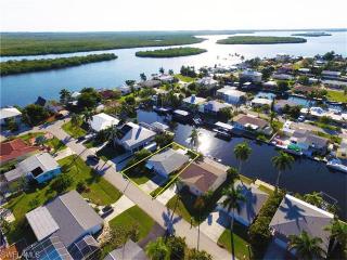 2698 Clyde St, Cape Coral, FL 33993-9741