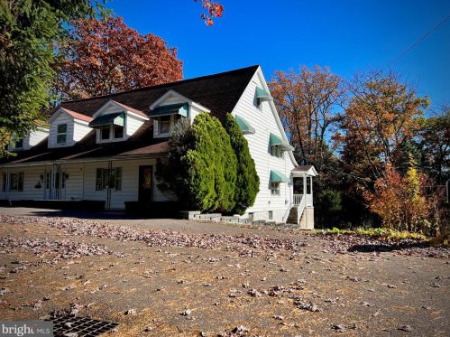 19 Community Square Rd, Primrose, PA 17901-8916