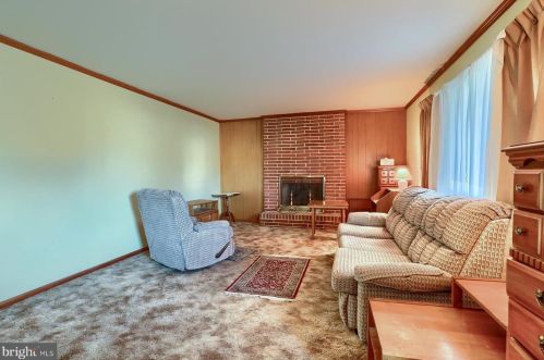 4303 Park St, Camp Hill, PA 17011-4140