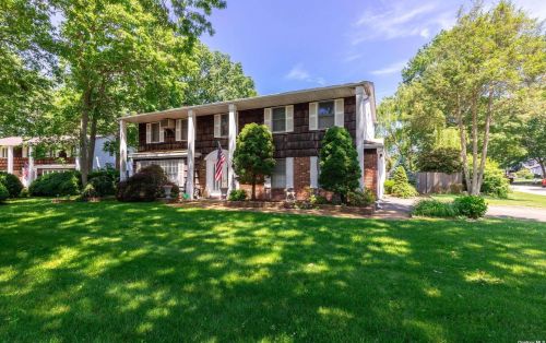 1 Ellen Ct, Lake Grove, NY 11755-2037