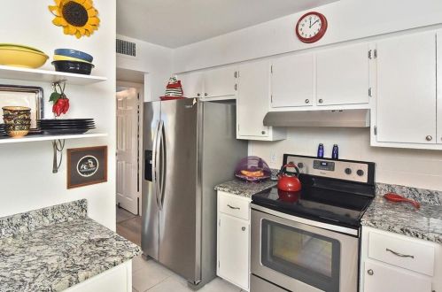 1097 Alhambra Cir, Naples FL 34103-3287 exterior