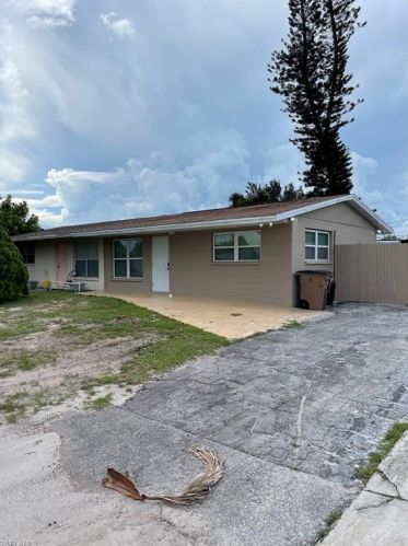 1121 Wesley St, Lehigh Acres, FL 33936-6509