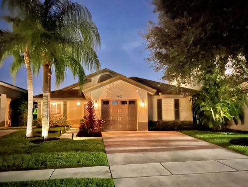 7857 Manor Forest Ln, Boynton Beach FL  33436-8818 exterior