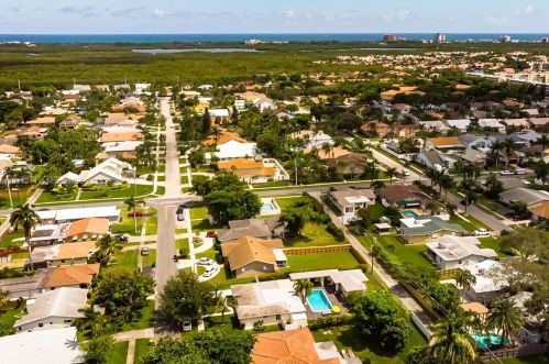 235 6th St, Dania Beach FL  33004-4147 exterior