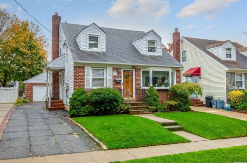 514 5th Ave, New Hyde Park, NY 11040-5463