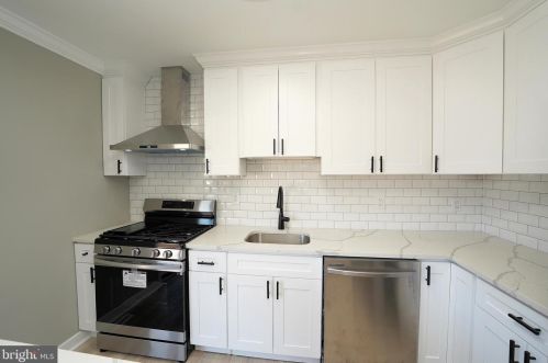 164 Canterbury Ct, East Windsor NJ 08520-5509 exterior