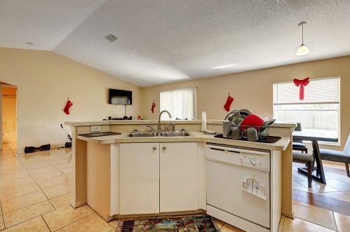 421 Oleander Ave, Fort Pierce FL  34952-1343 exterior