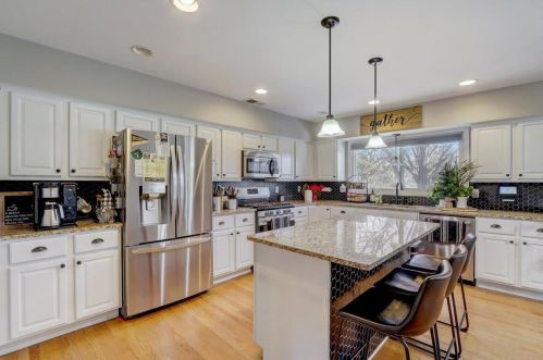 4945 Sumac Ln, Greendale, WI 53129-2918