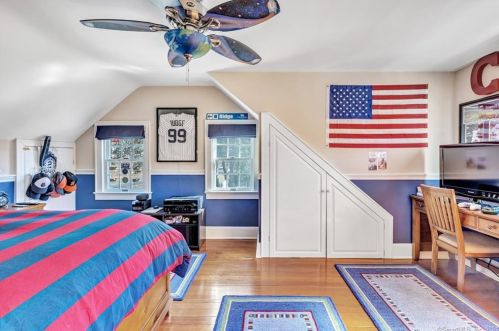 136 Vlg Rd, Huntington CT 06484-1778 exterior