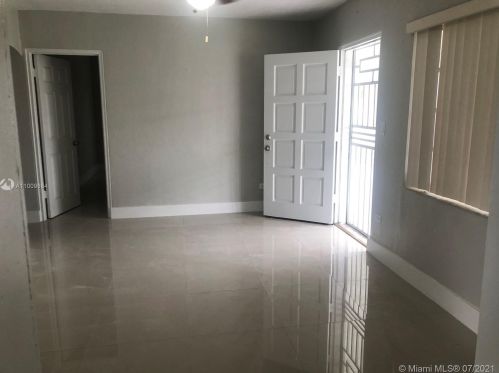 1481 9th Ct, Hialeah FL  33010-3331 exterior