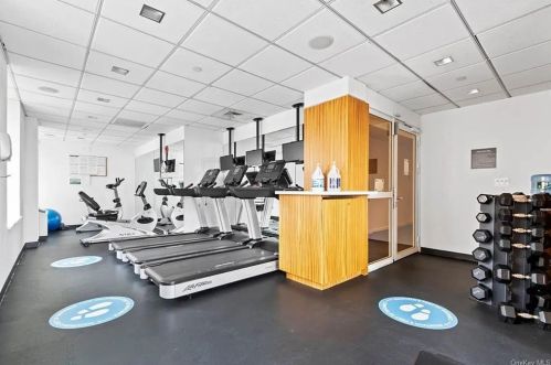 100 39th St, New York NY  10018-3681 exterior