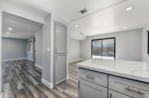 9262 Mapleview Way, Elk Grove CA  95758-5007 exterior