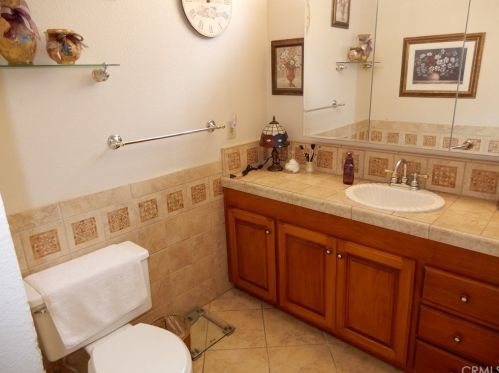 619 Barnett St, Anaheim CA 92805-5407 exterior