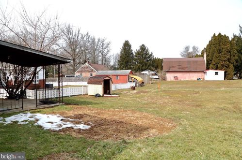 825 Willow Rd, Lancaster, PA 17601-5707