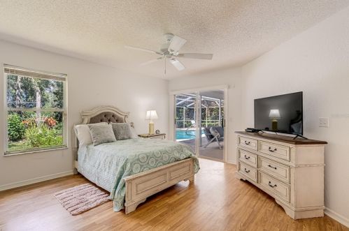 963 Ridgewood Ter, Tarpon Springs FL  34689-2622 exterior