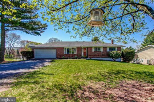 2866 Forest Dr, Coopersburg, PA 18036-9205