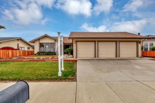 1551 Vallejo Dr, Hollister, CA 95023-6215