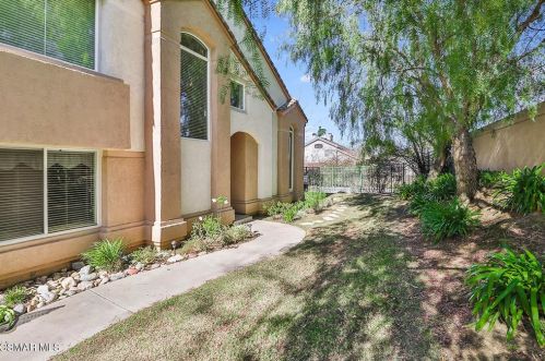 320 Hedge Row Ln, Simi Valley, CA 93065-7088