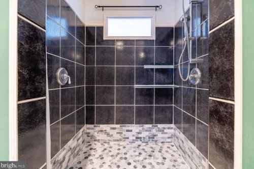 102 High St, Edinburg VA  22824-3084 exterior