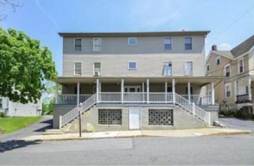 215 1st St, Slatington, PA 18080-1806
