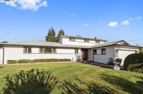 7793 Peppertree Rd, Pleasanton CA  94568-1348 exterior