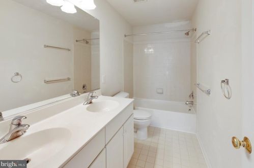 8987 Birch Bay Cir, Lorton VA  22079-5660 exterior