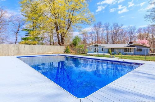 939 Boston Tpke, Manchester CT  06043-7403 exterior